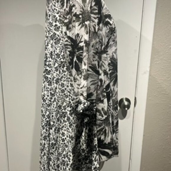 dressy blouse sheer lightweight button closure - Picture 13 of 15